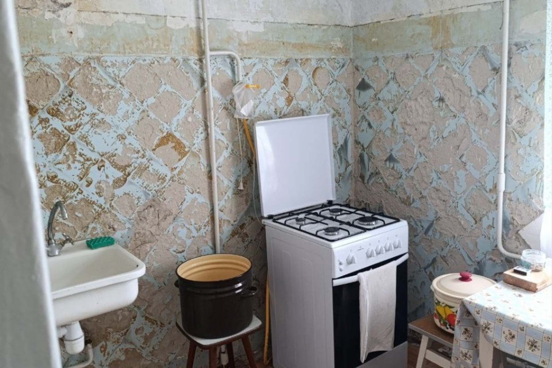 Продается двухкомнатная квартира в доме из красного кирпича по улице Артема