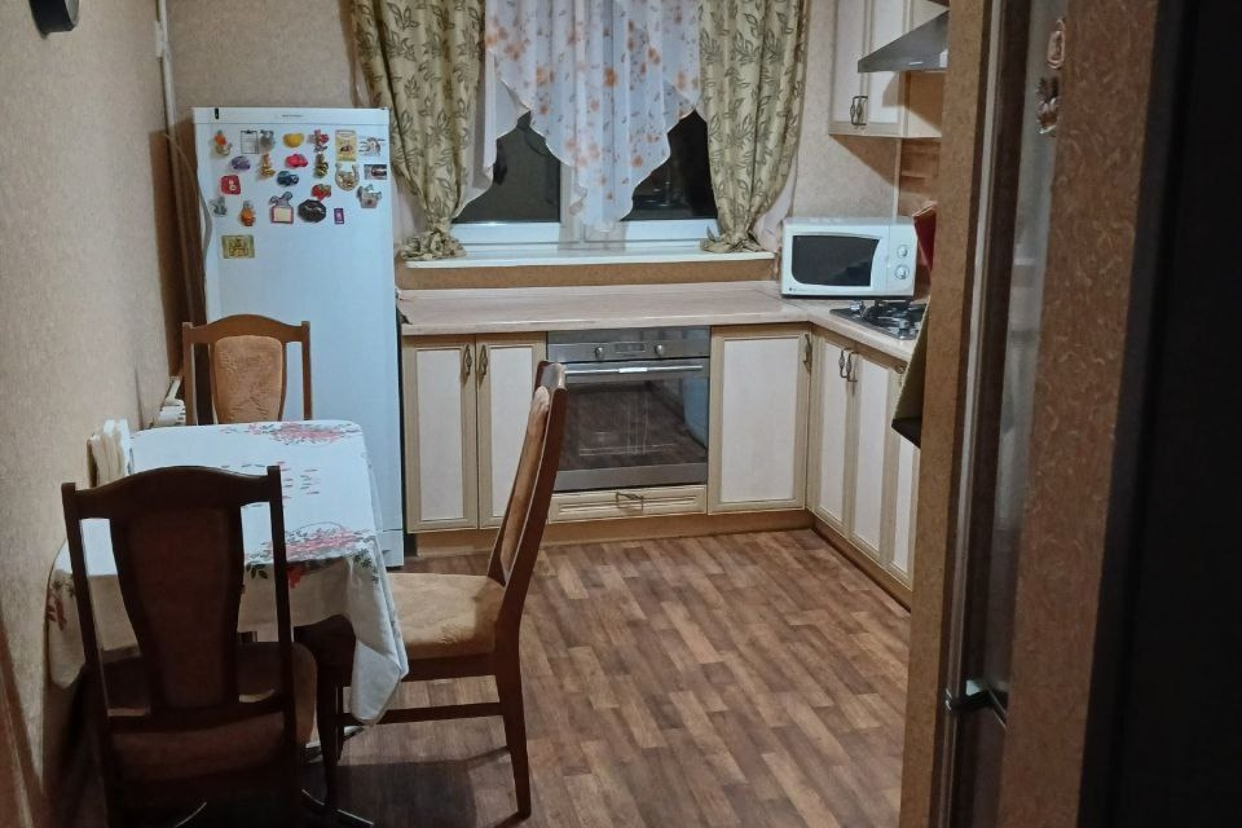 Продам 4-х комнатную квартиру в Ворошиловском районе