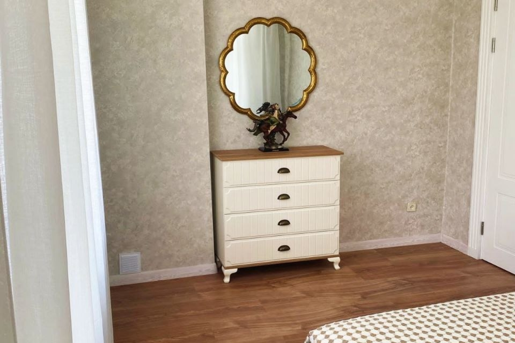 Продам 3-х комнатную квартиру в самом центре города театр оперы и балета