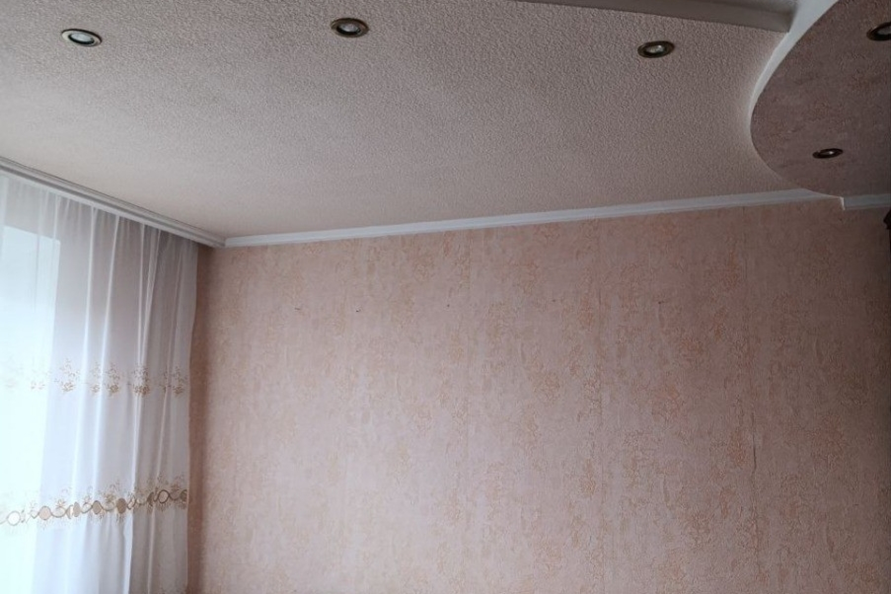 Продается 2-комнатная квартира в Калининском районе пол проспекту Ильича